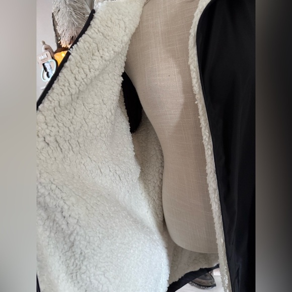 Linda Anderson Black Hooded Rain Jacket with Sherpa Lining. Size XXL - Picture 10 of 14